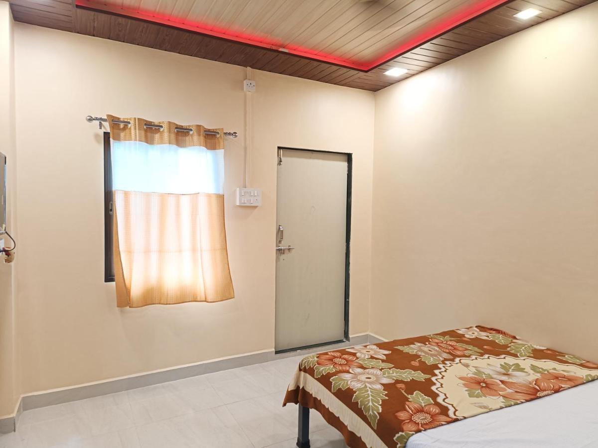 Shree Nivas Home Stay Srīvardhan Buitenkant foto
